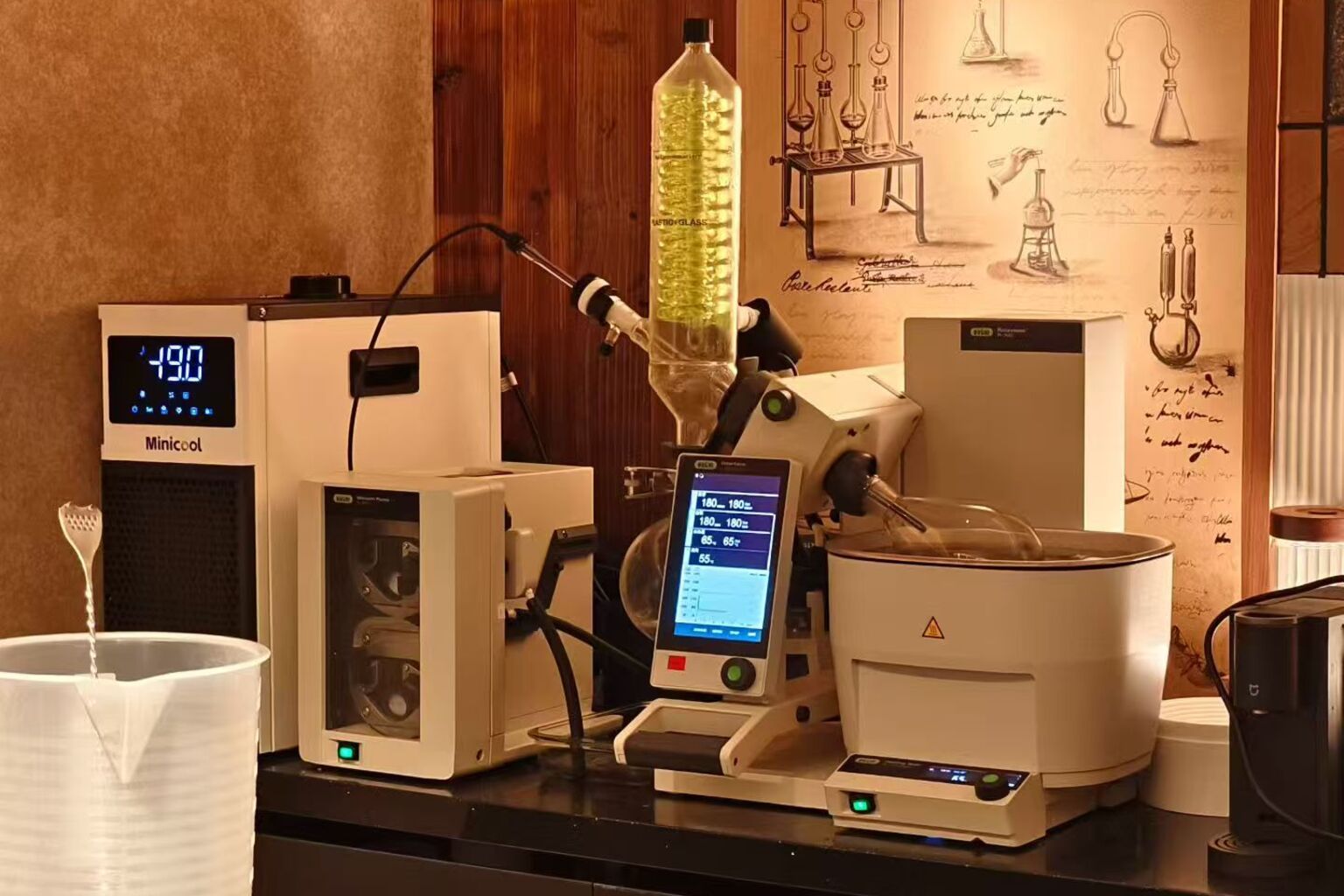 Recirculating chiller connected to ICP-MS system