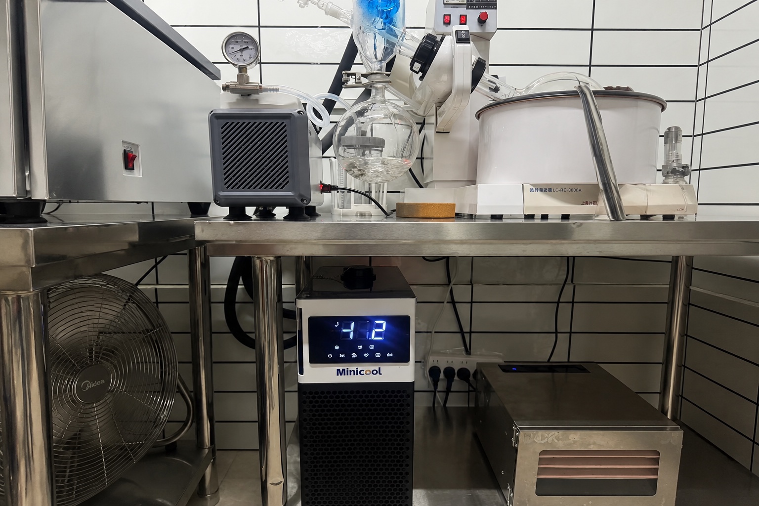 MiniCool recirculating chiller front panel and quick-connect coolant ports