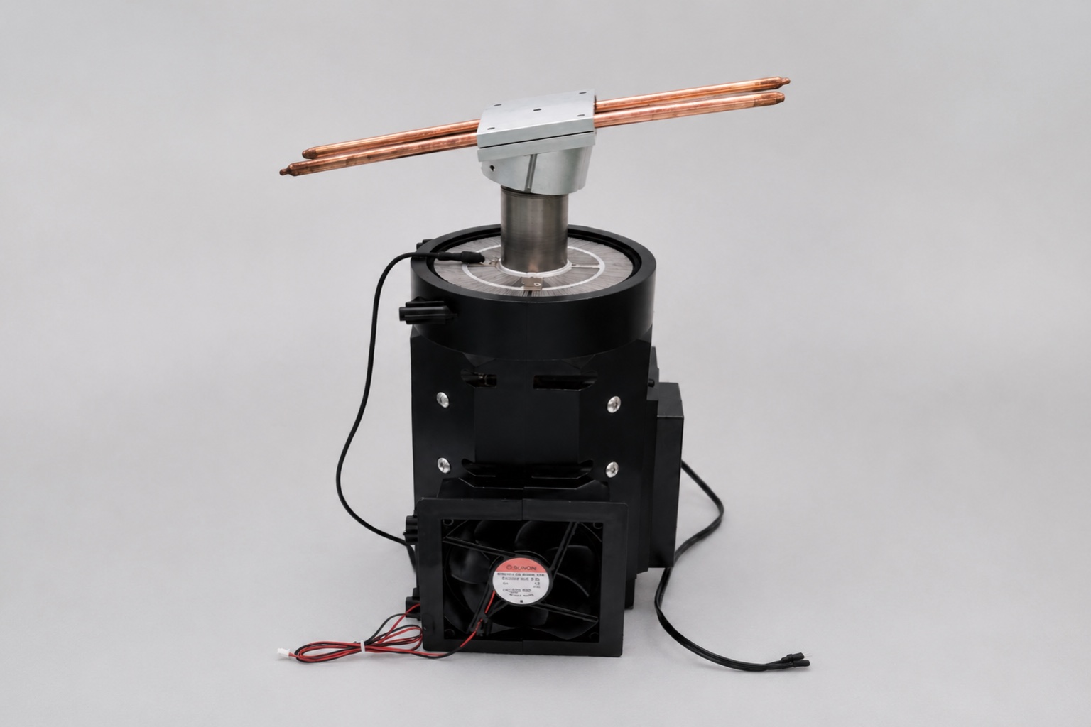 Stirling cryocooler assembly with air fin heat rejection and cold finger