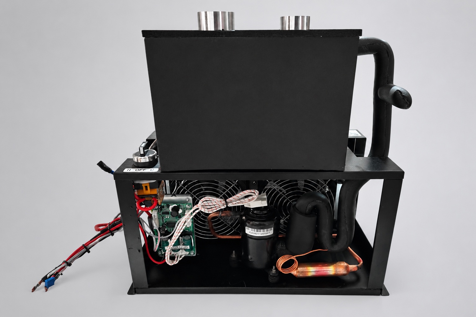 Compact DC air conditioning unit of the class installed in coastal and marine environments