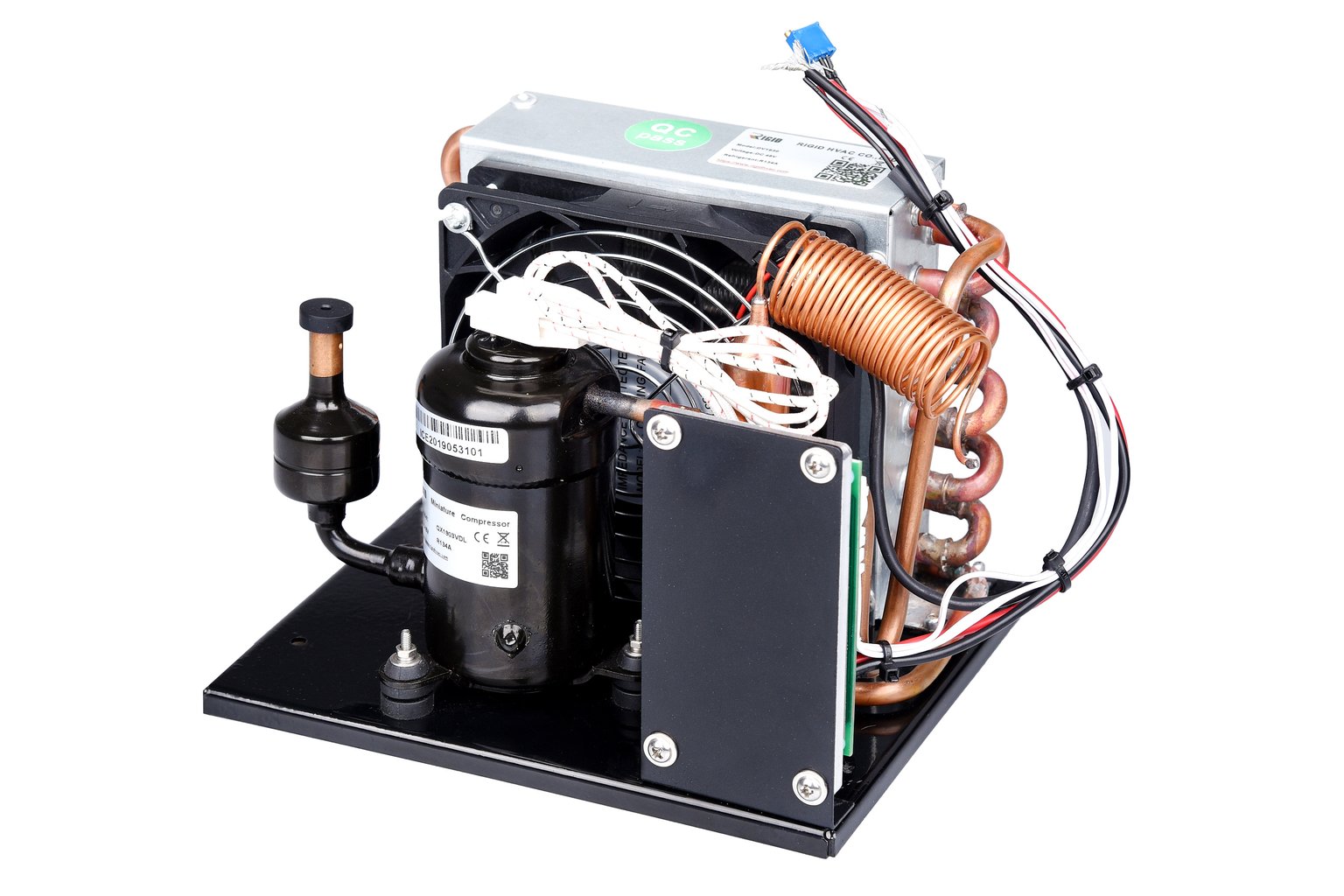 Compact DC air conditioning concept for a marine battery compartment on an electric vessel